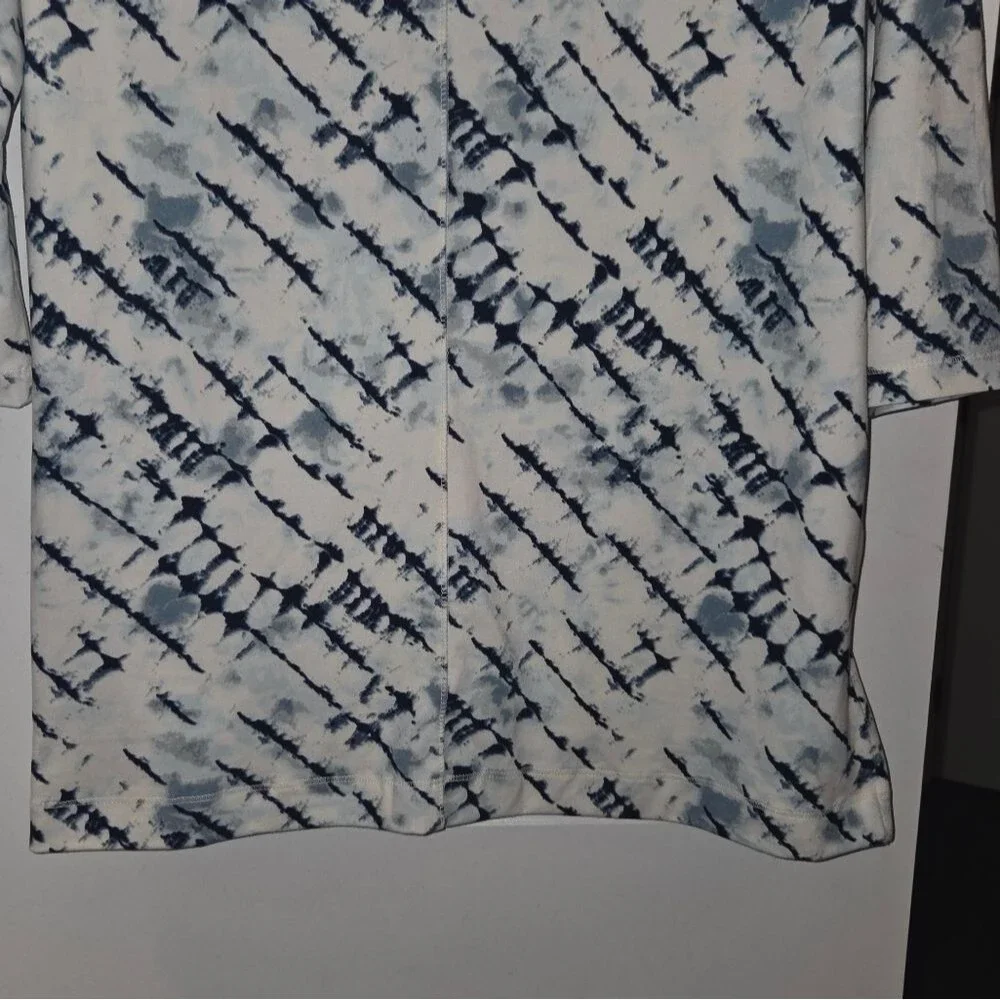 Wonderly NEW Blue & White Watercolor Tie Dye Stretch Blouse - Picture 9 of 12